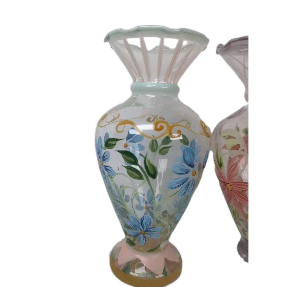 Set of 2 Tracy Porter Hand Painted Art Glass Floral Vases Scalloped Rim 6.5